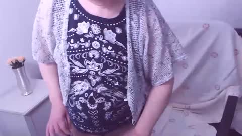 Snapshot of christarose chatting on 03-09-25, 05:00 Christa online show from 03-09-25, 05:00