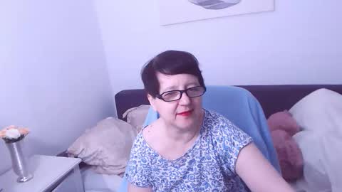 Snapshot of christarose chatting on 11-16-25, 04:01 Christa online show from 11-16-25, 04:01