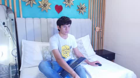 Snapshot of christian_foxx chatting on 03-08-26, 12:30 Christian online show from 03-08-26, 12:30