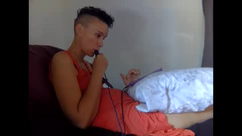 Snapshot of christinasaunters chatting on 10-11-25, 06:28 Christina Saunters online show from 10-11-25, 06:28