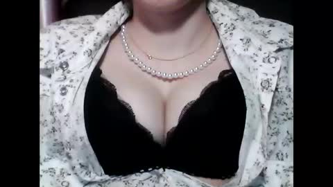 christine40211 online show from 01-06-25, 08:28