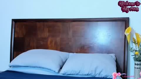 Snapshot of christine_35 chatting on 02-11-25, 01:51 Christine - online show from 02-11-25, 01:51