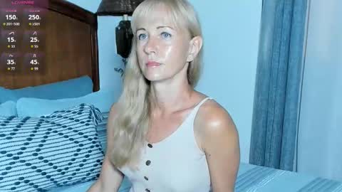 Snapshot of christine_35 chatting on 10-25-25, 12:13 Christine - online show from 10-25-25, 12:13