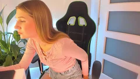 Christine Cardo online show from 09-27-25, 09:42