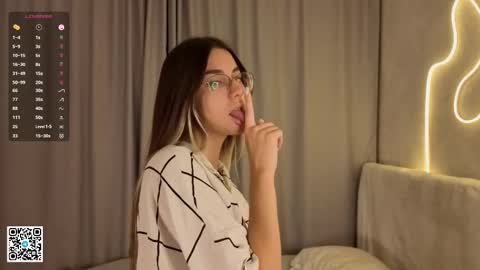 Snapshot of christinfinnie chatting on 12-03-25, 05:00 Ellie online show from 12-03-25, 05:00