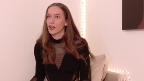 Snapshot of christinne_x chatting on 06-01-26, 04:47 Christy online show from 06-01-26, 04:47