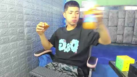 Christoper Giraldo online show from 03-12-26, 01:39