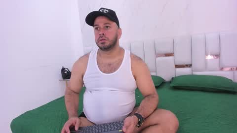 Snapshot of christopher_cruz_ chatting on 12-14-25, 09:41 christopher_cruz_ online show from 12-14-25, 09:41