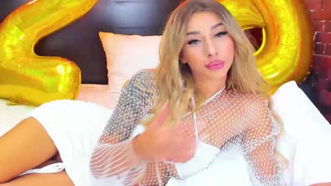 Snapshot of christyna_ross chatting on 10-24-25, 07:43 christyna_ross online show from 10-24-25, 07:43