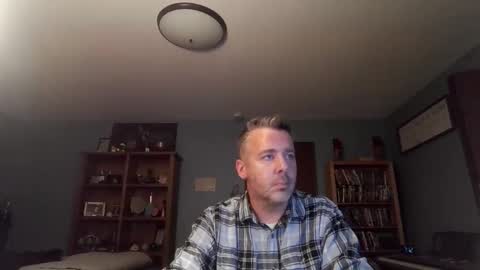 Snapshot of chrisw8121 chatting on 11-25-25, 08:03 chrisw8121 online show from 11-25-25, 08:03