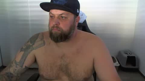 Snapshot of chrizz80 chatting on 03-08-25, 02:08 Chrizz online show from 03-08-25, 02:08