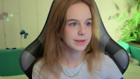 EvaBlonde TayaBrunette EliieBlack hair online show from 01-10-26, 02:30