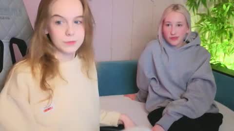 EvaBlonde TayaBrunette EliieBlack hair online show from 02-07-26, 02:54