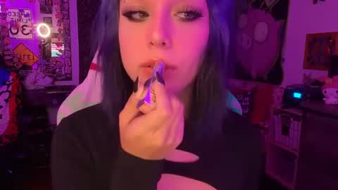 Snapshot of chromeheartzz chatting on 03-10-26, 03:33 chromeheartzz online show from 03-10-26, 03:33