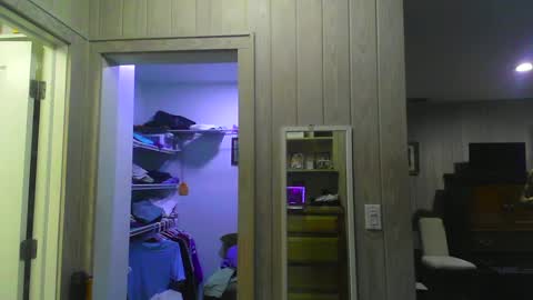 chuck354139 online show from 12-05-24, 02:22