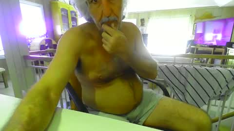 chuck354139 online show from 12-06-24, 08:51