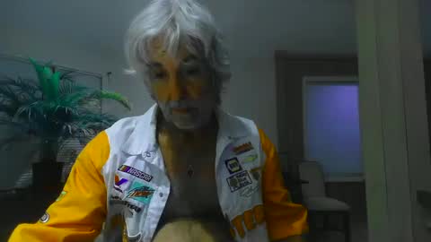 chuck354139 online show from 01-05-25, 12:42