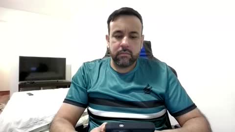 Snapshot of chupamelabi chatting on 04-04-26, 03:38 Guillote online show from 04-04-26, 03:38