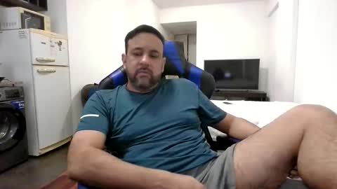 Snapshot of chupamelabi chatting on 04-04-26, 08:28 Guillote online show from 04-04-26, 08:28