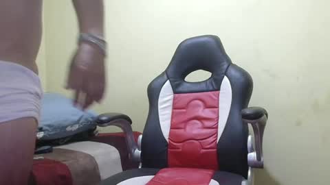 Snapshot of chupameloxxx3 chatting on 02-05-25, 01:37 el papi online show from 02-05-25, 01:37