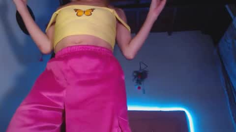 Snapshot of cicimom chatting on 02-15-26, 04:20 cicimom online show from 02-15-26, 04:20