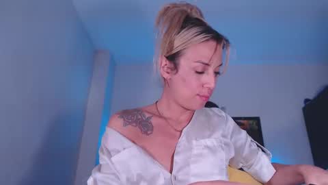 Snapshot of cicimom chatting on 03-24-26, 09:03 cicimom online show from 03-24-26, 09:03