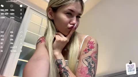 Snapshot of cinacandy chatting on 06-08-26, 05:08 L online show from 06-08-26, 05:08