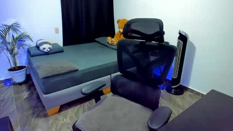 Luna and Sebas  online show from 09-16-25, 12:00