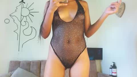 Snapshot of cinna__ chatting on 09-27-25, 04:45 cinna__ online show from 09-27-25, 04:45