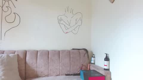 Snapshot of cinna__ chatting on 10-24-25, 02:57 cinna__ online show from 10-24-25, 02:57