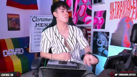 Snapshot of cinnamon_boyxxx chatting on 12-06-24, 04:03 David Independent Model online show from 12-06-24, 04:03