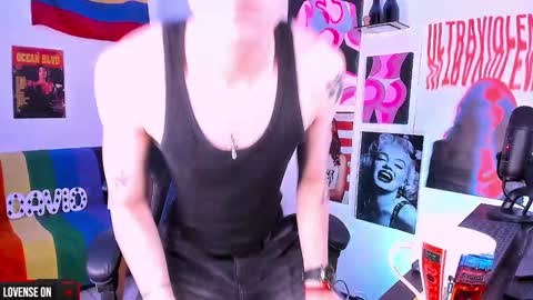 Snapshot of cinnamon_boyxxx chatting on 12-25-24, 05:16 David Independent Model online show from 12-25-24, 05:16