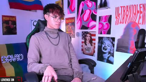 Snapshot of cinnamon_boyxxx chatting on 12-29-24, 04:59 David Independent Model online show from 12-29-24, 04:59