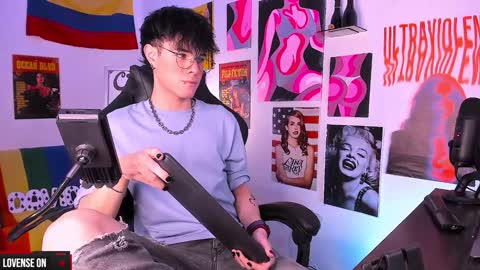 Snapshot of cinnamon_boyxxx chatting on 01-07-25, 02:53 David Independent Model online show from 01-07-25, 02:53