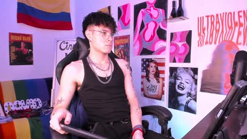 Snapshot of cinnamon_boyxxx chatting on 02-04-25, 04:59 David Independent Model online show from 02-04-25, 04:59