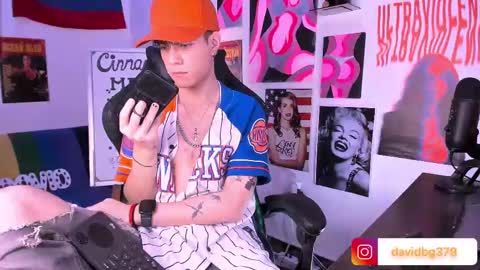 Snapshot of cinnamon_boyxxx chatting on 02-11-25, 01:10 David Independent Model online show from 02-11-25, 01:10