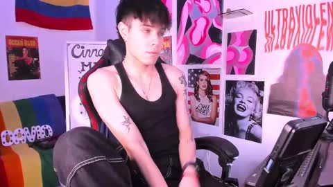 Snapshot of cinnamon_boyxxx chatting on 02-17-25, 04:20 David Independent Model online show from 02-17-25, 04:20