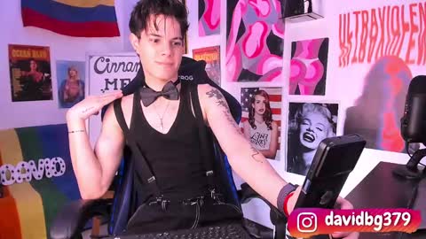 Snapshot of cinnamon_boyxxx chatting on 03-04-25, 01:45 David Independent Model online show from 03-04-25, 01:45