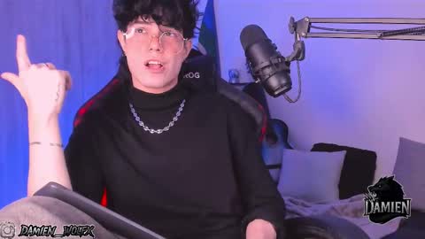 Snapshot of cinnamon_boyxxx chatting on 09-19-25, 02:57 David Independent Model online show from 09-19-25, 02:57