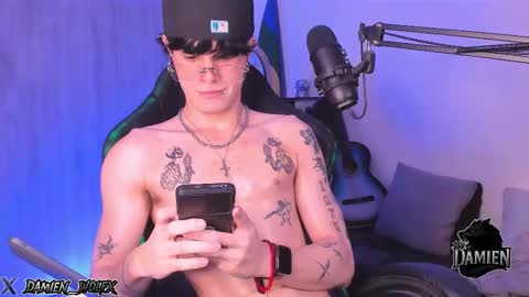 Snapshot of cinnamon_boyxxx chatting on 09-21-25, 02:35 David Independent Model online show from 09-21-25, 02:35