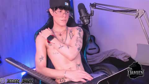 Snapshot of cinnamon_boyxxx chatting on 09-28-25, 02:06 David Independent Model online show from 09-28-25, 02:06