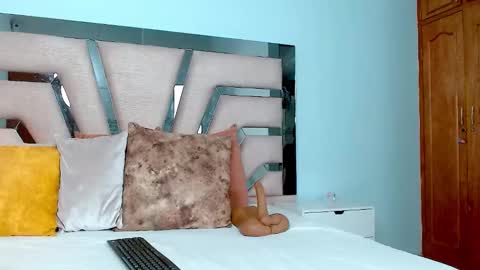 Snapshot of cintia_hills chatting on 01-04-25, 03:40 Cintia Hills online show from 01-04-25, 03:40