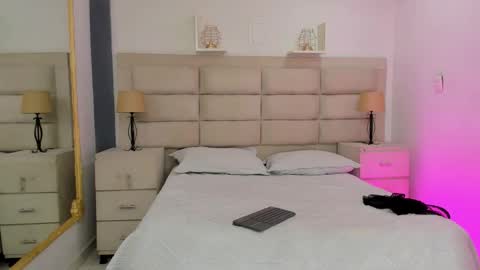 CintiaCollins  online show from 11-21-25, 10:30