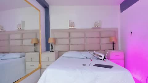 CintiaCollins  online show from 11-25-25, 08:42