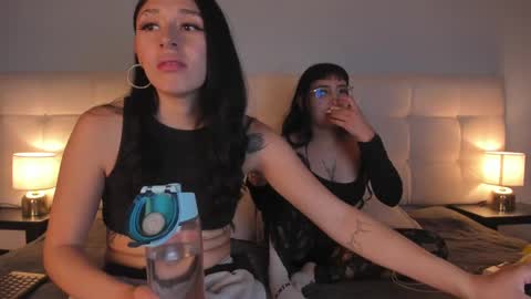 Snapshot of cintya_kors chatting on 02-22-25, 02:50 Cintya online show from 02-22-25, 02:50