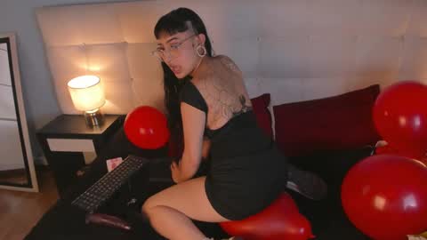 Snapshot of cintya_kors chatting on 02-24-25, 10:03 Cintya online show from 02-24-25, 10:03