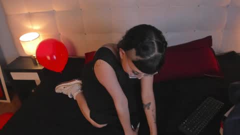 Snapshot of cintya_kors chatting on 02-25-25, 01:09 Cintya online show from 02-25-25, 01:09