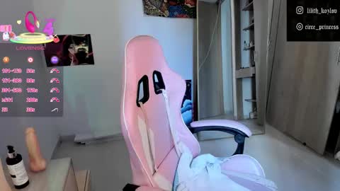 Snapshot of circe_l chatting on 12-13-25, 08:58 Paulina online show from 12-13-25, 08:58