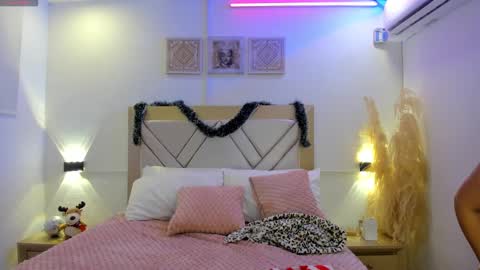 Claire 3 online show from 12-25-24, 01:10