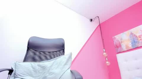 claire aristizabal online show from 12-24-24, 07:06